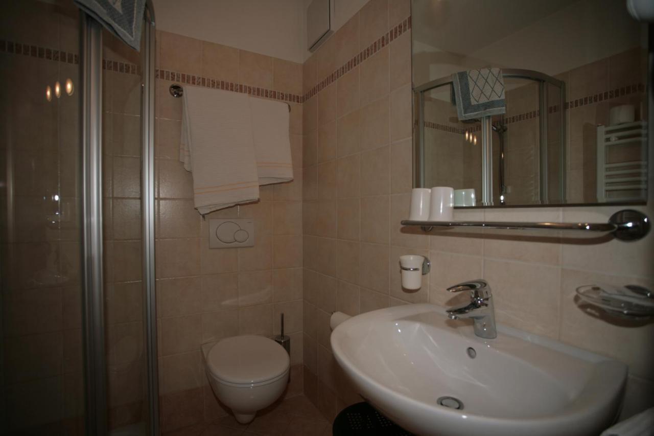 Garni Eden Hotel กานาเซย์ ภายนอก รูปภาพ